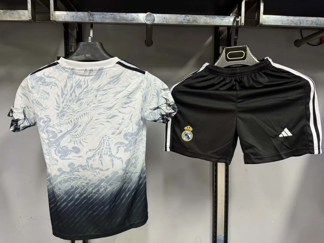Conjunto Real Madrid Edição Especial 2025/26 Preto e Branco Criança--1