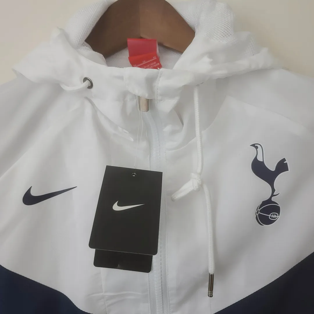 Kurtka wiatrówka Tottenhamu 2022/23 biała--2
