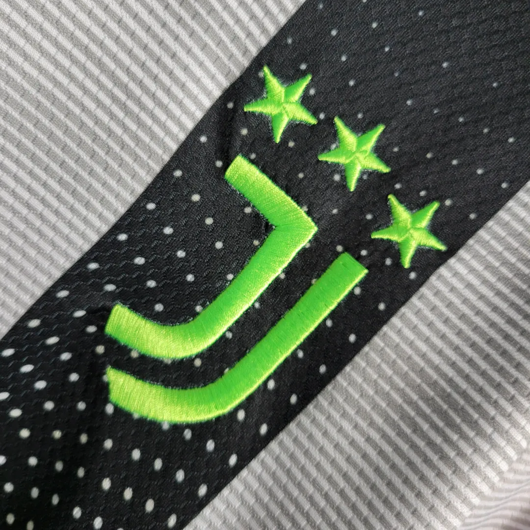 Koszulka Retro Juventusu edycja kolaboracyjna 2019/20 w paski czarno-biała--4