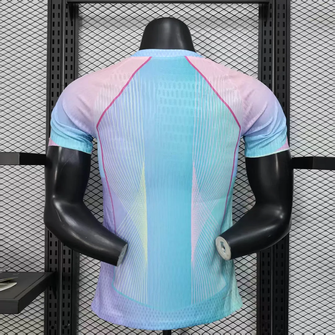 Camiseta Barcelona Concept 2025/26 Versión Jugador Rosa y Azul Degradado--1