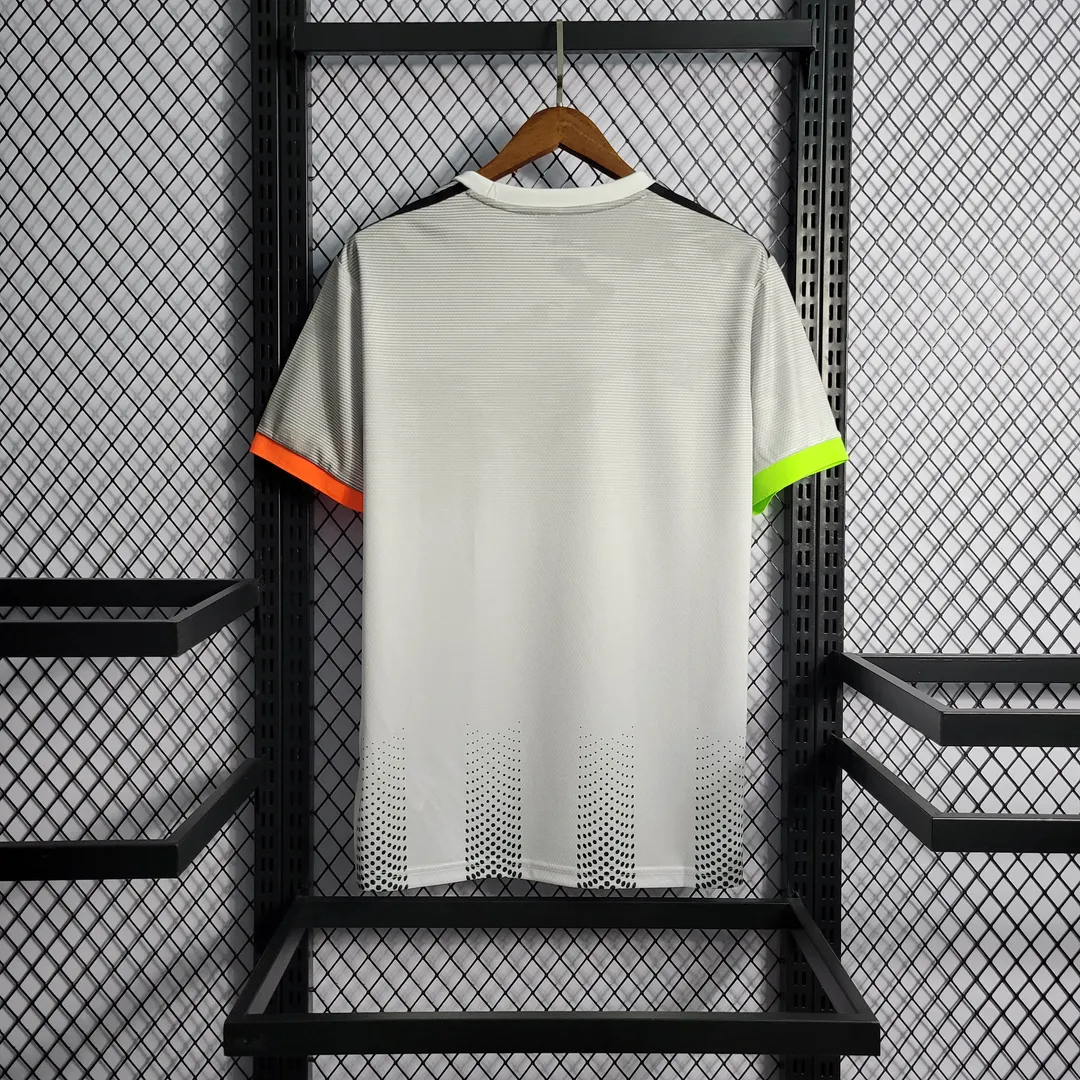 Koszulka Retro Juventusu edycja kolaboracyjna 2019/20 w paski czarno-biała--1