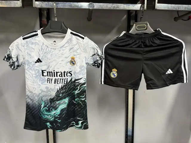 Camiseta Real Madrid Edición Especial 2025/26 Negra y Blanca Niño